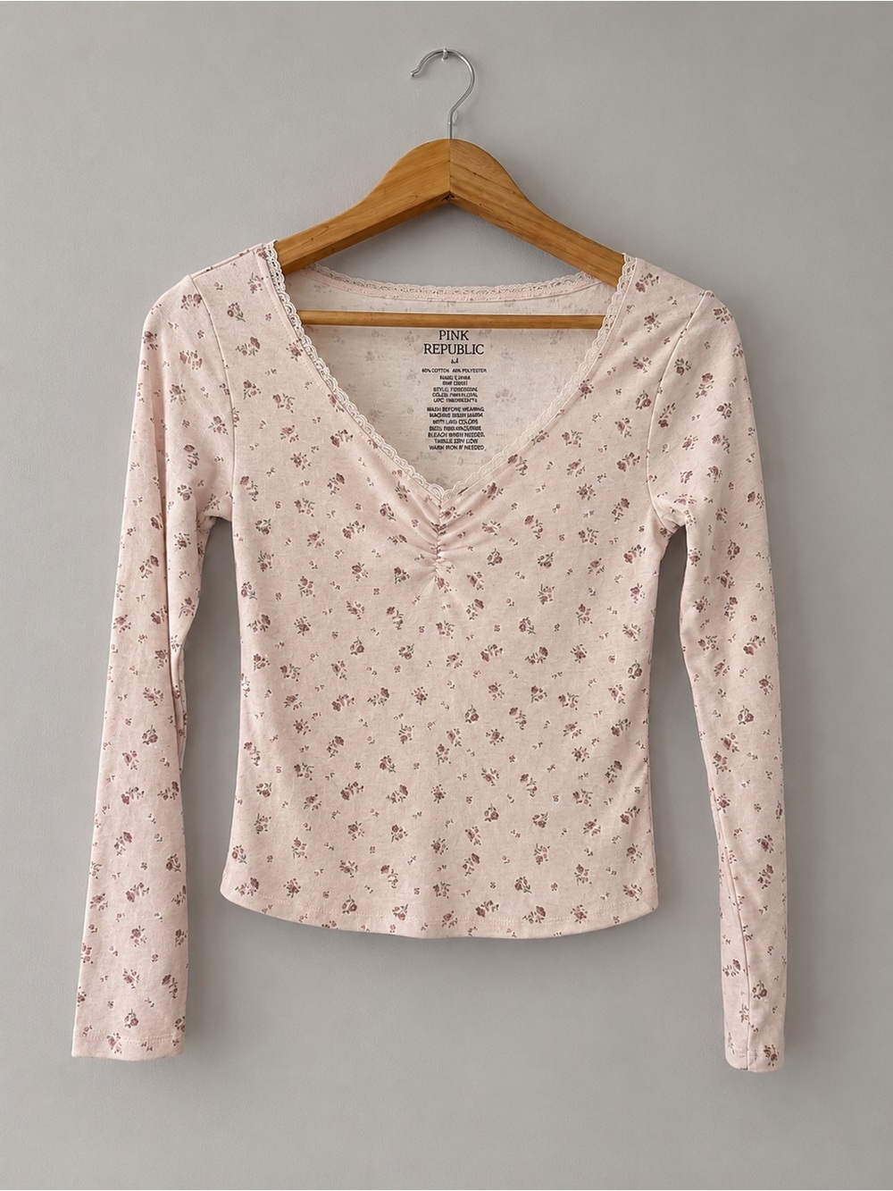 Pink Republic Floral Long Sleeve Top Medium Pink Ruched V-Neck Lace Trim Stretch